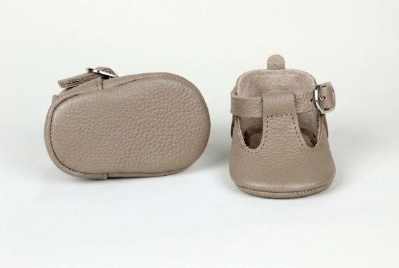 Handmade Stone Color Leather Baby T-Strap Shoes, Taş Rengi Deri Bebek T-Strap Ayakkabı, Zapatos T-strap de bebé en cuero color piedra, Steinfarbene Baby-T-Strap-Schuhe aus Leder, Chaussures T-strap bébé en cuir couleur pierre, Scarpine T-strap neonato in pelle color pietra, Steenkleurige leren baby T-strap schoentjes, 石头色真皮婴儿T型带鞋, ストーンカラー レザー ベビー Tストラップシューズ, स्टोन कलर लेदर बेबी टी-स्ट्रैप जूते, حذاء طفل جلدي بحزام تي لون حجر, Sapatinho T-strap de couro cor pedra para bebê, 스톤 컬러 가죽 아기 T스트랩 신발
