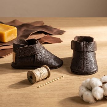 Handmade Dark Brown Leather Baby Shoes, Koyu Kahverengi Deri Bebek Ayakkabısı, Zapatos de bebé cuero marrón, Dunkelbraune Baby-Lederschuhe, Chaussures bébé cuir marron, Scarpine neonato pelle marrone, Donkerbruine leren babyschoentjes, 深棕色真皮婴儿鞋, ダークブラウン レザー ベビーシューズ, डार्क ब्राउन लेदर बेबी जूते, حذاء طفل جلدي بني داكن, Sapatinho de couro marrom escuro, 다크 브라운 가죽 아기 신발