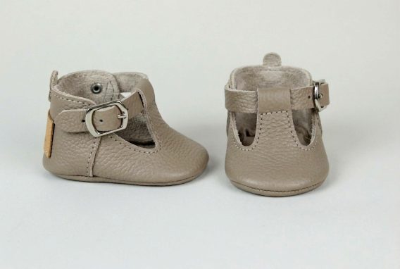 Handmade Stone Color Leather Baby T-Strap Shoes, Taş Rengi Deri Bebek T-Strap Ayakkabı, Zapatos T-strap de bebé en cuero color piedra, Steinfarbene Baby-T-Strap-Schuhe aus Leder, Chaussures T-strap bébé en cuir couleur pierre, Scarpine T-strap neonato in pelle color pietra, Steenkleurige leren baby T-strap schoentjes, 石头色真皮婴儿T型带鞋, ストーンカラー レザー ベビー Tストラップシューズ, स्टोन कलर लेदर बेबी टी-स्ट्रैप जूते, حذاء طفل جلدي بحزام تي لون حجر, Sapatinho T-strap de couro cor pedra para bebê, 스톤 컬러 가죽 아기 T스트랩 신발 Handmade Stone Color Leather Baby T-Strap Shoes, Taş Rengi Deri Bebek T-Strap Ayakkabı, Zapatos T-strap de bebé en cuero color piedra, Steinfarbene Baby-T-Strap-Schuhe aus Leder, Chaussures T-strap bébé en cuir couleur pierre, Scarpine T-strap neonato in pelle color pietra, Steenkleurige leren baby T-strap schoentjes, 石头色真皮婴儿T型带鞋, ストーンカラー レザー ベビー Tストラップシューズ, स्टोन कलर लेदर बेबी टी-स्ट्रैप जूते, حذاء طفل جلدي بحزام تي لون حجر, Sapatinho T-strap de couro cor pedra para bebê, 스톤 컬러 가죽 아기 T스트랩 신발