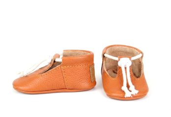 Handmade Orange Leather Baby Shoes, Turuncu Deri Bebek Ayakkabısı, Zapatos de bebé en cuero naranja, Orangefarbene Baby-Lederschuhe, Chaussures bébé en cuir orange, Scarpine neonato in pelle arancione, Oranje leren babyschoentjes, 橙色真皮婴儿鞋, オレンジ レザー ベビーシューズ, नारंगी चमड़े के बेबी जूते, حذاء طفل جلدي برتقالي, Sapatinho de couro laranja para bebê, 오렌지 가죽 아기 신발