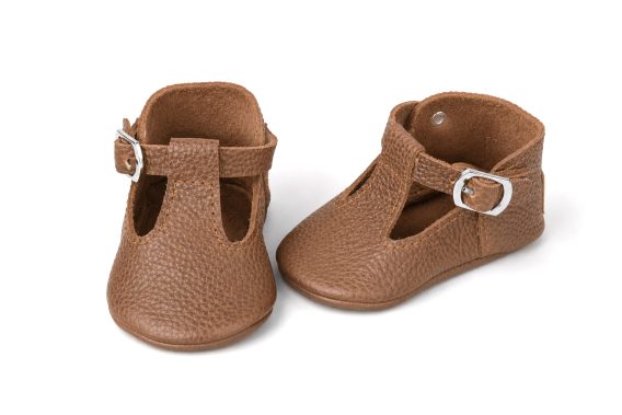 Handmade Tan Brown Leather Baby T-Strap Shoes, Taba Rengi Deri Bebek T-Strap Ayakkabı, Zapatos T-strap de bebé en cuero marrón claro, Tan-Braune Baby-T-Strap-Schuhe aus Leder, Chaussures T-strap bébé en cuir marron tanné, Scarpine T-strap neonato in pelle color cuoio, Tan bruine leren baby T-strap schoentjes, 棕褐色真皮婴儿T型带鞋, タンブラウン レザー ベビー Tストラップシューズ, टैन ब्राउन लेदर बेबी टी-स्ट्रैप जूते, حذاء طفل جلدي بحزام تي لون بني فاتح, Sapatinho T-strap de couro marrom tan para bebê, 태닝 브라운 가죽 아기 T스트랩 신발