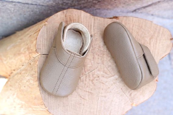 Handmade Stone Color Leather Baby Shoes, Taş Rengi Deri Bebek Ayakkabısı, Zapatos de bebé cuero color piedra, Steinfarbene Baby-Lederschuhe, Chaussures bébé cuir couleur pierre, Scarpine neonato pelle color pietra, Steenkleurige leren babyschoentjes, 石头色真皮婴儿鞋, ストーンカラー レザー ベビーシューズ, स्टोन कलर लेदर बेबी जूते, حذاء طفل جلدي لون حجر, Sapatinho de couro cor pedra, 스톤 컬러 가죽 아기 신발
