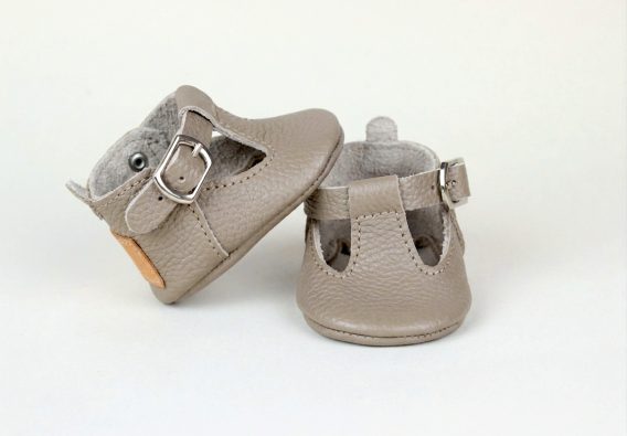 Handmade Stone Color Leather Baby T-Strap Shoes, Taş Rengi Deri Bebek T-Strap Ayakkabı, Zapatos T-strap de bebé en cuero color piedra, Steinfarbene Baby-T-Strap-Schuhe aus Leder, Chaussures T-strap bébé en cuir couleur pierre, Scarpine T-strap neonato in pelle color pietra, Steenkleurige leren baby T-strap schoentjes, 石头色真皮婴儿T型带鞋, ストーンカラー レザー ベビー Tストラップシューズ, स्टोन कलर लेदर बेबी टी-स्ट्रैप जूते, حذاء طفل جلدي بحزام تي لون حجر, Sapatinho T-strap de couro cor pedra para bebê, 스톤 컬러 가죽 아기 T스트랩 신발 Handmade Stone Color Leather Baby T-Strap Shoes, Taş Rengi Deri Bebek T-Strap Ayakkabı, Zapatos T-strap de bebé en cuero color piedra, Steinfarbene Baby-T-Strap-Schuhe aus Leder, Chaussures T-strap bébé en cuir couleur pierre, Scarpine T-strap neonato in pelle color pietra, Steenkleurige leren baby T-strap schoentjes, 石头色真皮婴儿T型带鞋, ストーンカラー レザー ベビー Tストラップシューズ, स्टोन कलर लेदर बेबी टी-स्ट्रैप जूते, حذاء طفل جلدي بحزام تي لون حجر, Sapatinho T-strap de couro cor pedra para bebê, 스톤 컬러 가죽 아기 T스트랩 신발