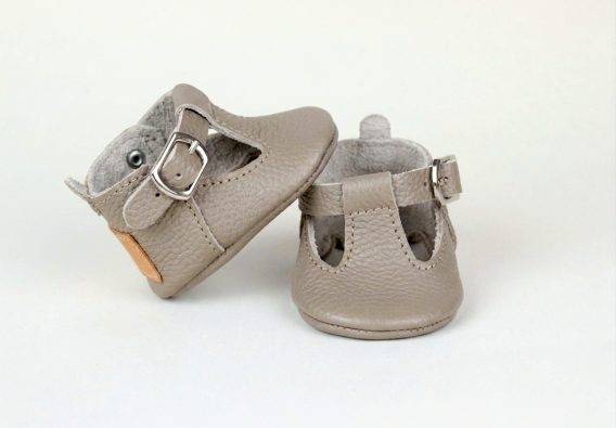 Handmade Stone Color Leather Baby T-Strap Shoes, Taş Rengi Deri Bebek T-Strap Ayakkabı, Zapatos T-strap de bebé en cuero color piedra, Steinfarbene Baby-T-Strap-Schuhe aus Leder, Chaussures T-strap bébé en cuir couleur pierre, Scarpine T-strap neonato in pelle color pietra, Steenkleurige leren baby T-strap schoentjes, 石头色真皮婴儿T型带鞋, ストーンカラー レザー ベビー Tストラップシューズ, स्टोन कलर लेदर बेबी टी-स्ट्रैप जूते, حذاء طفل جلدي بحزام تي لون حجر, Sapatinho T-strap de couro cor pedra para bebê, 스톤 컬러 가죽 아기 T스트랩 신발