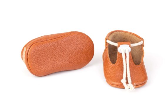 Handmade Orange Leather Baby Shoes, Turuncu Deri Bebek Ayakkabısı, Zapatos de bebé en cuero naranja, Orangefarbene Baby-Lederschuhe, Chaussures bébé en cuir orange, Scarpine neonato in pelle arancione, Oranje leren babyschoentjes, 橙色真皮婴儿鞋, オレンジ レザー ベビーシューズ, नारंगी चमड़े के बेबी जूते, حذاء طفل جلدي برتقالي, Sapatinho de couro laranja para bebê, 오렌지 가죽 아기 신발