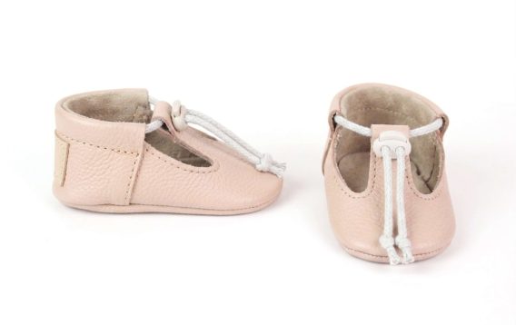 Handmade Blush Pink Leather T-Strap Baby Shoes, Infant Moccasins with Adjustable Toggle, Soft Sole Toddler Booties, Zapatos de bebé de cuero rosa palo con tiras en T, Sandalias de bebé suela blanda cordón ajustable, Puderrosa T-Steg Baby-Lederschuhe, Krabbelschuhe mit verstellbarem Kordelzug, Chaussures bébé style salomé en cuir rose poudré, Chaussons premier pas cordon ajustable, Scarpine neonato modello T-bar in pelle rosa cipria, Primi passi suola morbida con coulisse regolabile Handmade Blush Pink Leather T-Strap Baby Shoes, Infant Moccasins with Adjustable Toggle, Soft Sole Toddler Booties, Zapatos de bebé de cuero rosa palo con tiras en T, Sandalias de bebé suela blanda cordón ajustable, Puderrosa T-Steg Baby-Lederschuhe, Krabbelschuhe mit verstellbarem Kordelzug, Chaussures bébé style salomé en cuir rose poudré, Chaussons premier pas cordon ajustable, Scarpine neonato modello T-bar in pelle rosa cipria, Primi passi suola morbida con coulisse regolabile