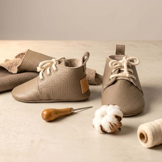 Handmade Stone Color Leather Baby Lace-Up Boots, Taş Rengi Bağcıklı Deri Bebek Patiği Ayakkabı, Botines de bebé cordones cuero color piedra, Steinfarbene Baby-Schnürboots aus Leder, Bottines bébé lacets cuir couleur pierre, Scarpine neonato stringate pelle color pietra, Steenkleurige leren baby veterschoentjes, 石头色系带真皮婴儿鞋, ストーンカラー レザー ベビー レースアップブーツ, स्टोन कलर लेदर बेबी लेस-अप जूते, حذاء طفل جلدي برباط لون حجر, Sapatinho de couro cor pedra com cadarço, 스톤 컬러 가죽 아기 레이스업 부티