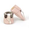 Handmade Blush Pink Leather T-Strap Baby Shoes, Infant Moccasins with Adjustable Toggle, Soft Sole Toddler Booties, Zapatos de bebé de cuero rosa palo con tiras en T, Sandalias de bebé suela blanda cordón ajustable, Puderrosa T-Steg Baby-Lederschuhe, Krabbelschuhe mit verstellbarem Kordelzug, Chaussures bébé style salomé en cuir rose poudré, Chaussons premier pas cordon ajustable, Scarpine neonato modello T-bar in pelle rosa cipria, Primi passi suola morbida con coulisse regolabile Handmade Blush Pink Leather T-Strap Baby Shoes, Infant Moccasins with Adjustable Toggle, Soft Sole Toddler Booties, Zapatos de bebé de cuero rosa palo con tiras en T, Sandalias de bebé suela blanda cordón ajustable, Puderrosa T-Steg Baby-Lederschuhe, Krabbelschuhe mit verstellbarem Kordelzug, Chaussures bébé style salomé en cuir rose poudré, Chaussons premier pas cordon ajustable, Scarpine neonato modello T-bar in pelle rosa cipria, Primi passi suola morbida con coulisse regolabile