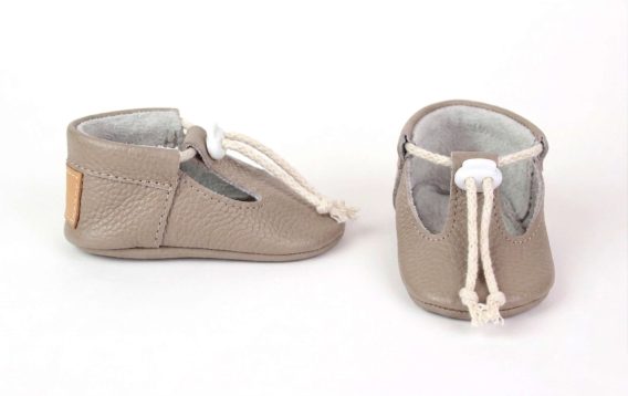 Handmade Leather Baby Shoes, Beige Soft Sole Moccasins, Infant T-Strap Booties, Toddler First Walkers Zapatos de Bebé de Cuero Hechos a Mano, Mocasines Suola Blanda Beige, Patucos de Bebé Handgefertigte Leder Babyschuhe, Beige Krabbelschuhe Weiche Sohle, Lauflernschuhe Chaussons Bébé en Cuir Fait Main, Mocassins Semelle Souple Beige, Chaussures Premier Pas Scarpe Neonato Pelle Fatte a Mano, Mocassini Suola Morbida Beige, Scarpine Primi Passi