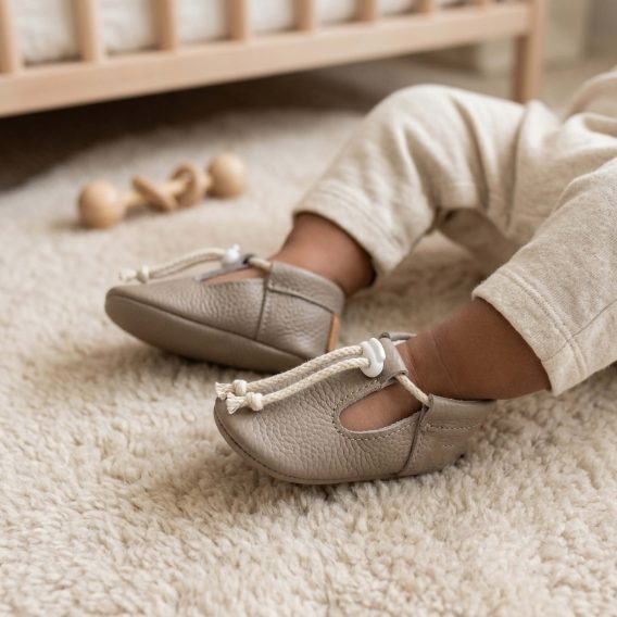 Handmade Leather Baby Shoes, Beige Soft Sole Moccasins, Infant T-Strap Booties, Toddler First Walkers Zapatos de Bebé de Cuero Hechos a Mano, Mocasines Suola Blanda Beige, Patucos de Bebé Handgefertigte Leder Babyschuhe, Beige Krabbelschuhe Weiche Sohle, Lauflernschuhe Chaussons Bébé en Cuir Fait Main, Mocassins Semelle Souple Beige, Chaussures Premier Pas Scarpe Neonato Pelle Fatte a Mano, Mocassini Suola Morbida Beige, Scarpine Primi Passi