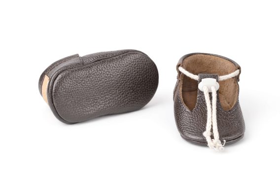 Handmade Leather Baby Shoes, Dark Brown Soft Sole Moccasins, Infant T-Strap Booties Zapatos de Bebé de Cuero Hechos a Mano, Mocasines Suela Blanda Marrón Oscuro, Patucos Handgefertigte Leder Babyschuhe, Dunkelbraune Krabbelschuhe Weiche Sohle, Lauflernschuhe Chaussons Bébé en Cuir Fait Main, Mocassins Semelle Souple Marron Foncé, Premiers Pas Scarpe Neonato Pelle Fatte a Mano, Mocassini Suola Morbida Marrone Scuro, Scarpine Handmade Leather Baby Shoes, Dark Brown Soft Sole Moccasins, Infant T-Strap Booties Zapatos de Bebé de Cuero Hechos a Mano, Mocasines Suela Blanda Marrón Oscuro, Patucos Handgefertigte Leder Babyschuhe, Dunkelbraune Krabbelschuhe Weiche Sohle, Lauflernschuhe Chaussons Bébé en Cuir Fait Main, Mocassins Semelle Souple Marron Foncé, Premiers Pas Scarpe Neonato Pelle Fatte a Mano, Mocassini Suola Morbida Marrone Scuro, Scarpine