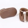 Handmade Tan Leather Baby Shoes, Soft Sole T-Strap Moccasins, Infant Toddler Booties Zapatos de bebé de cuero hechos a mano, Mocasines suela blanda marrón claro, Patucos t-strap Handgefertigte hellbraune Leder Babyschuhe, Weiche Sohle T-Steg Krabbelschuhe, Lauflernschuhe Chaussons bébé en cuir fait main, Mocassins semelle souple marron clair, Chaussures premiers pas Scarpe neonato in pelle fatte a mano, Mocassini suola morbida marrone chiaro, Scarpine primi passi