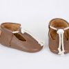 Handmade Tan Leather Baby Shoes, Soft Sole T-Strap Moccasins, Infant Toddler Booties Zapatos de bebé de cuero hechos a mano, Mocasines suela blanda marrón claro, Patucos t-strap Handgefertigte hellbraune Leder Babyschuhe, Weiche Sohle T-Steg Krabbelschuhe, Lauflernschuhe Chaussons bébé en cuir fait main, Mocassins semelle souple marron clair, Chaussures premiers pas Scarpe neonato in pelle fatte a mano, Mocassini suola morbida marrone chiaro, Scarpine primi passi