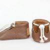Handmade Tan Leather Baby Shoes, Soft Sole T-Strap Moccasins, Infant Toddler Booties Zapatos de bebé de cuero hechos a mano, Mocasines suela blanda marrón claro, Patucos t-strap Handgefertigte hellbraune Leder Babyschuhe, Weiche Sohle T-Steg Krabbelschuhe, Lauflernschuhe Chaussons bébé en cuir fait main, Mocassins semelle souple marron clair, Chaussures premiers pas Scarpe neonato in pelle fatte a mano, Mocassini suola morbida marrone chiaro, Scarpine primi passi
