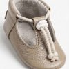 Handmade Leather Baby Shoes, Beige Soft Sole Moccasins, Infant T-Strap Booties, Toddler First Walkers Zapatos de Bebé de Cuero Hechos a Mano, Mocasines Suola Blanda Beige, Patucos de Bebé Handgefertigte Leder Babyschuhe, Beige Krabbelschuhe Weiche Sohle, Lauflernschuhe Chaussons Bébé en Cuir Fait Main, Mocassins Semelle Souple Beige, Chaussures Premier Pas Scarpe Neonato Pelle Fatte a Mano, Mocassini Suola Morbida Beige, Scarpine Primi Passi