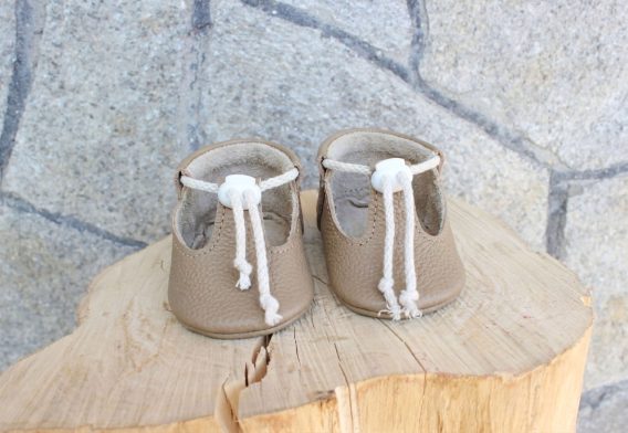 Handmade Leather Baby Shoes, Beige Soft Sole Moccasins, Infant T-Strap Booties, Toddler First Walkers Zapatos de Bebé de Cuero Hechos a Mano, Mocasines Suola Blanda Beige, Patucos de Bebé Handgefertigte Leder Babyschuhe, Beige Krabbelschuhe Weiche Sohle, Lauflernschuhe Chaussons Bébé en Cuir Fait Main, Mocassins Semelle Souple Beige, Chaussures Premier Pas Scarpe Neonato Pelle Fatte a Mano, Mocassini Suola Morbida Beige, Scarpine Primi Passi