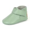 Mint green leather baby shoes Soft sole toddler booties Hook and loop infant moccasins Perforated leather crib shoes Pastel green pre-walker footwear Sage green baby ankle boots Zapatos de bebé cuero verde menta Botines de piel suela blanda Calzado infantil recién nacido Mocasines con cierre de velcro Mintgrüne Leder Krabbelschuhe Weiche Baby Lauflernschuhe Erstlingsschuhe mit Klettverschluss Handgefertigte Babyschuhe Leder Scarpine neonato pelle verde menta Mocassini bebè suola morbida