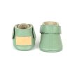 Mint green leather baby shoes Soft sole toddler booties Hook and loop infant moccasins Perforated leather crib shoes Pastel green pre-walker footwear Sage green baby ankle boots Zapatos de bebé cuero verde menta Botines de piel suela blanda Calzado infantil recién nacido Mocasines con cierre de velcro Mintgrüne Leder Krabbelschuhe Weiche Baby Lauflernschuhe Erstlingsschuhe mit Klettverschluss Handgefertigte Babyschuhe Leder Scarpine neonato pelle verde menta Mocassini bebè suola morbida