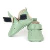 Mint green leather baby shoes Soft sole toddler booties Hook and loop infant moccasins Perforated leather crib shoes Pastel green pre-walker footwear Sage green baby ankle boots Zapatos de bebé cuero verde menta Botines de piel suela blanda Calzado infantil recién nacido Mocasines con cierre de velcro Mintgrüne Leder Krabbelschuhe Weiche Baby Lauflernschuhe Erstlingsschuhe mit Klettverschluss Handgefertigte Babyschuhe Leder Scarpine neonato pelle verde menta Mocassini bebè suola morbida