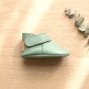 Mint green leather baby shoes Soft sole toddler booties Hook and loop infant moccasins Perforated leather crib shoes Pastel green pre-walker footwear Sage green baby ankle boots Zapatos de bebé cuero verde menta Botines de piel suela blanda Calzado infantil recién nacido Mocasines con cierre de velcro Mintgrüne Leder Krabbelschuhe Weiche Baby Lauflernschuhe Erstlingsschuhe mit Klettverschluss Handgefertigte Babyschuhe Leder Scarpine neonato pelle verde menta Mocassini bebè suola morbida